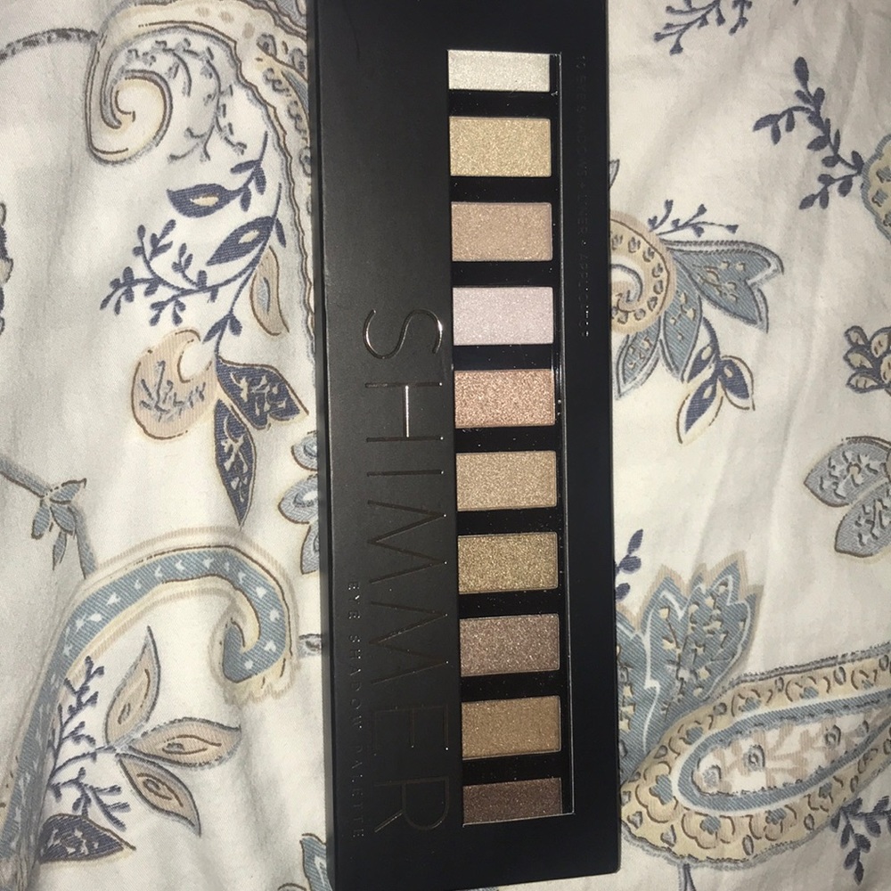 forever 21 Shimmer eye shadow pallet 10 colors.
